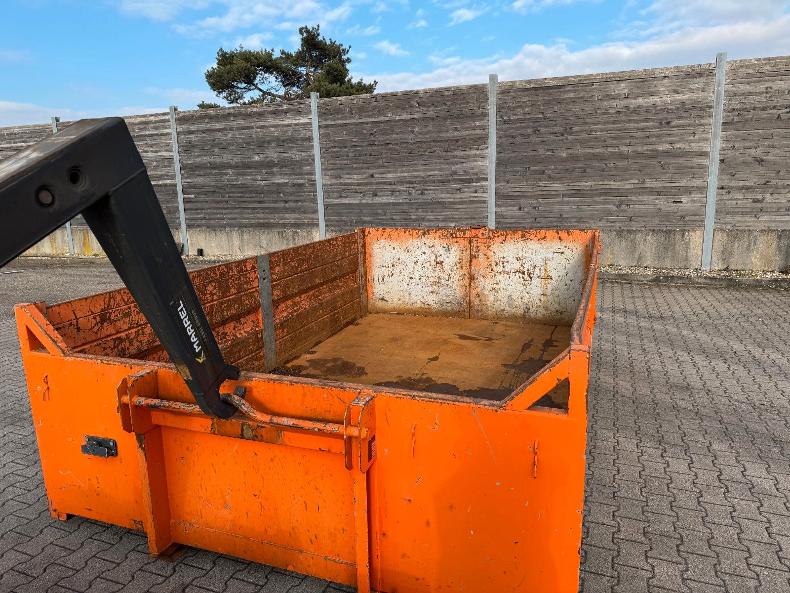 Fahrzeugabbildung DAF FA LF 180 8t Abrollkipper mit Ladekran