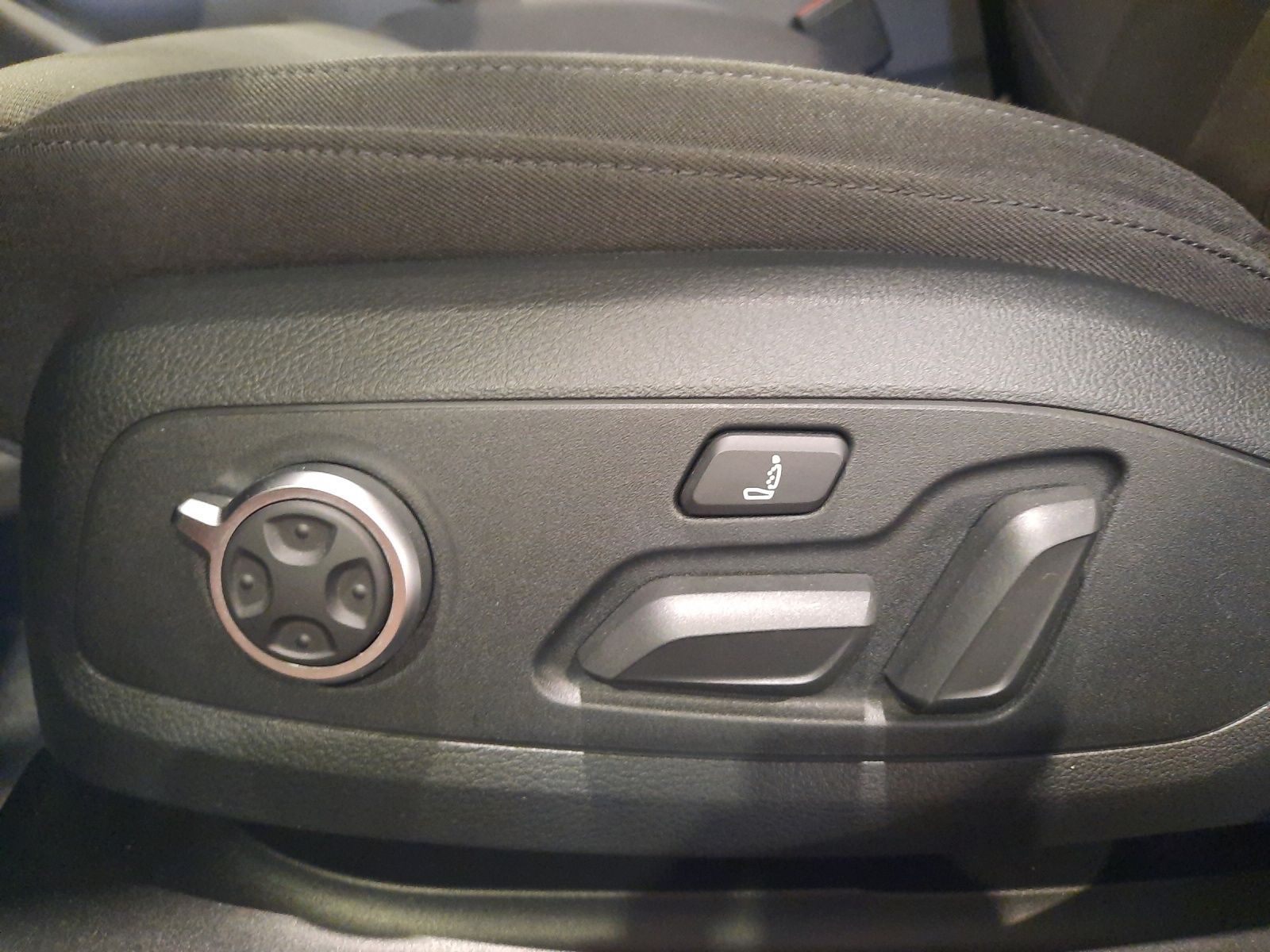Fahrzeugabbildung Audi A4 Avant 50 TDI Q sport LED ACC PANO NAVI SOUND
