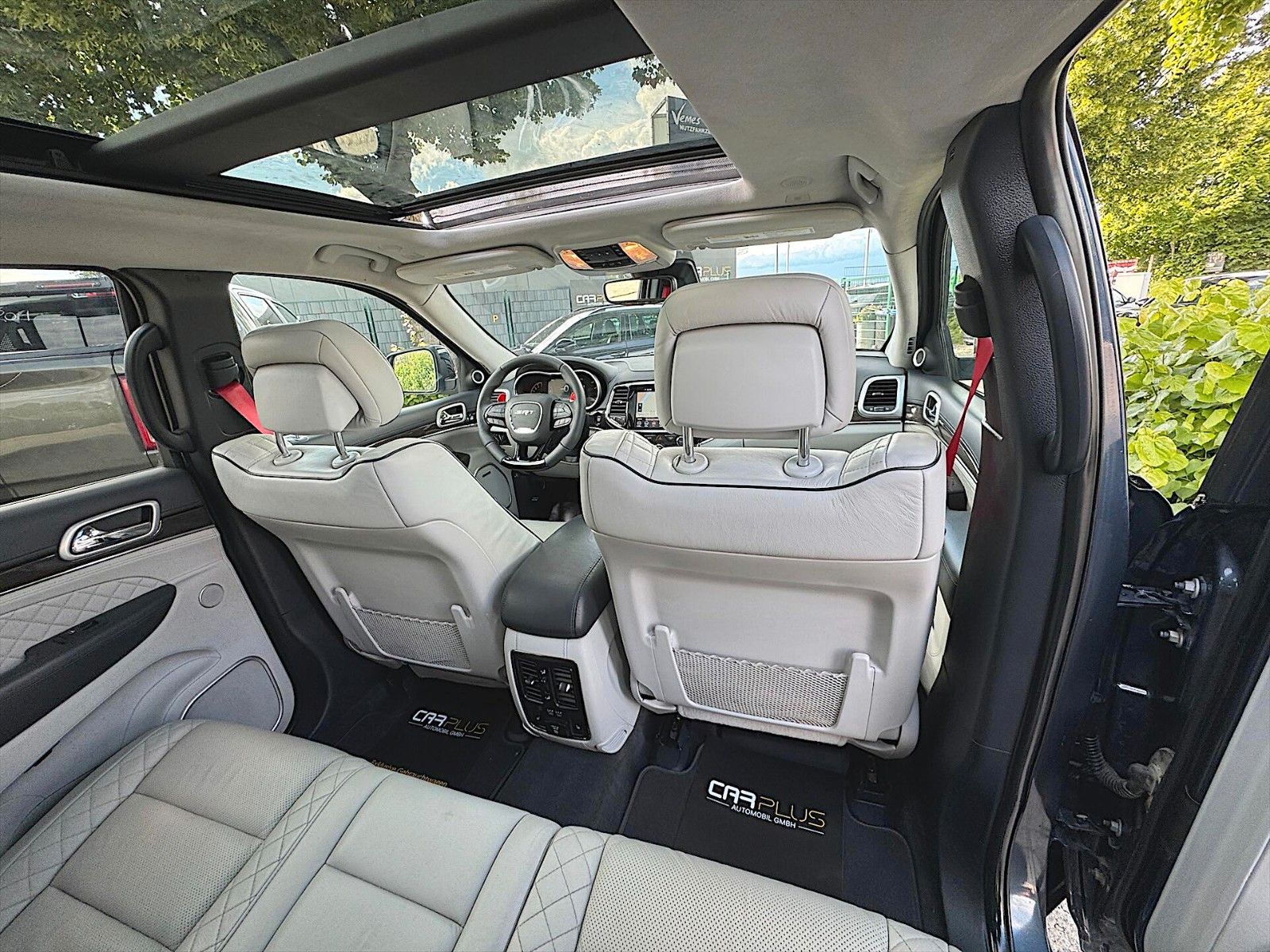 Fahrzeugabbildung Jeep Grand Cherokee 5.7 SRT Package SUMMIT LPG  *ACC*