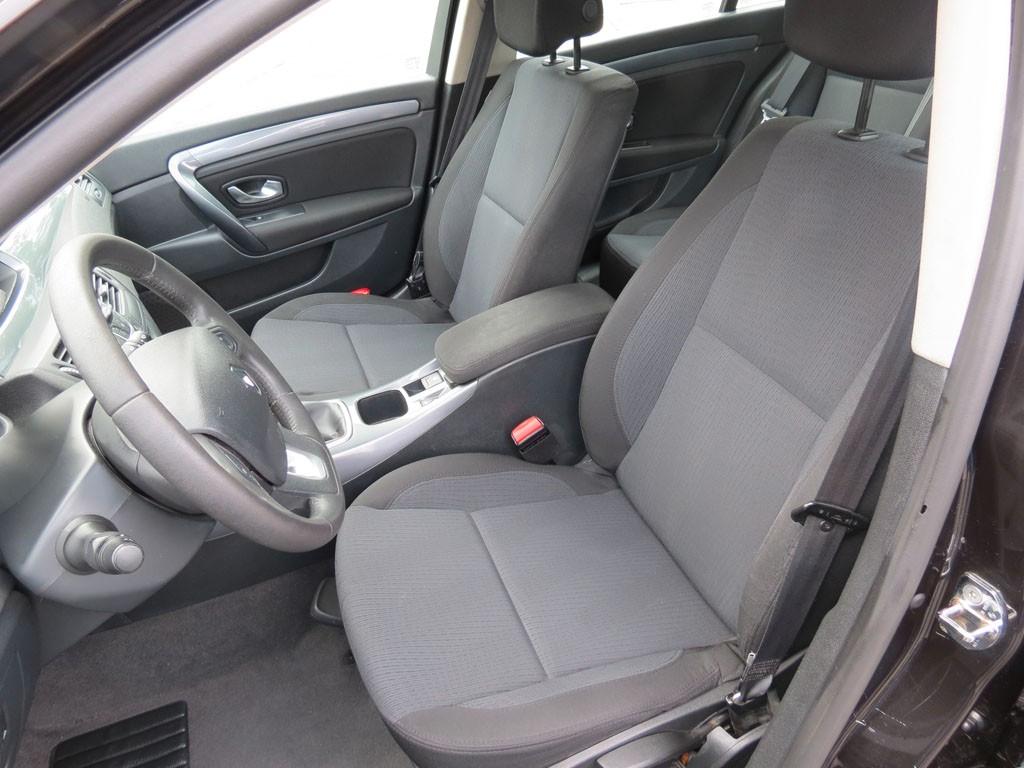 Renault Laguna 2010 — photo 8