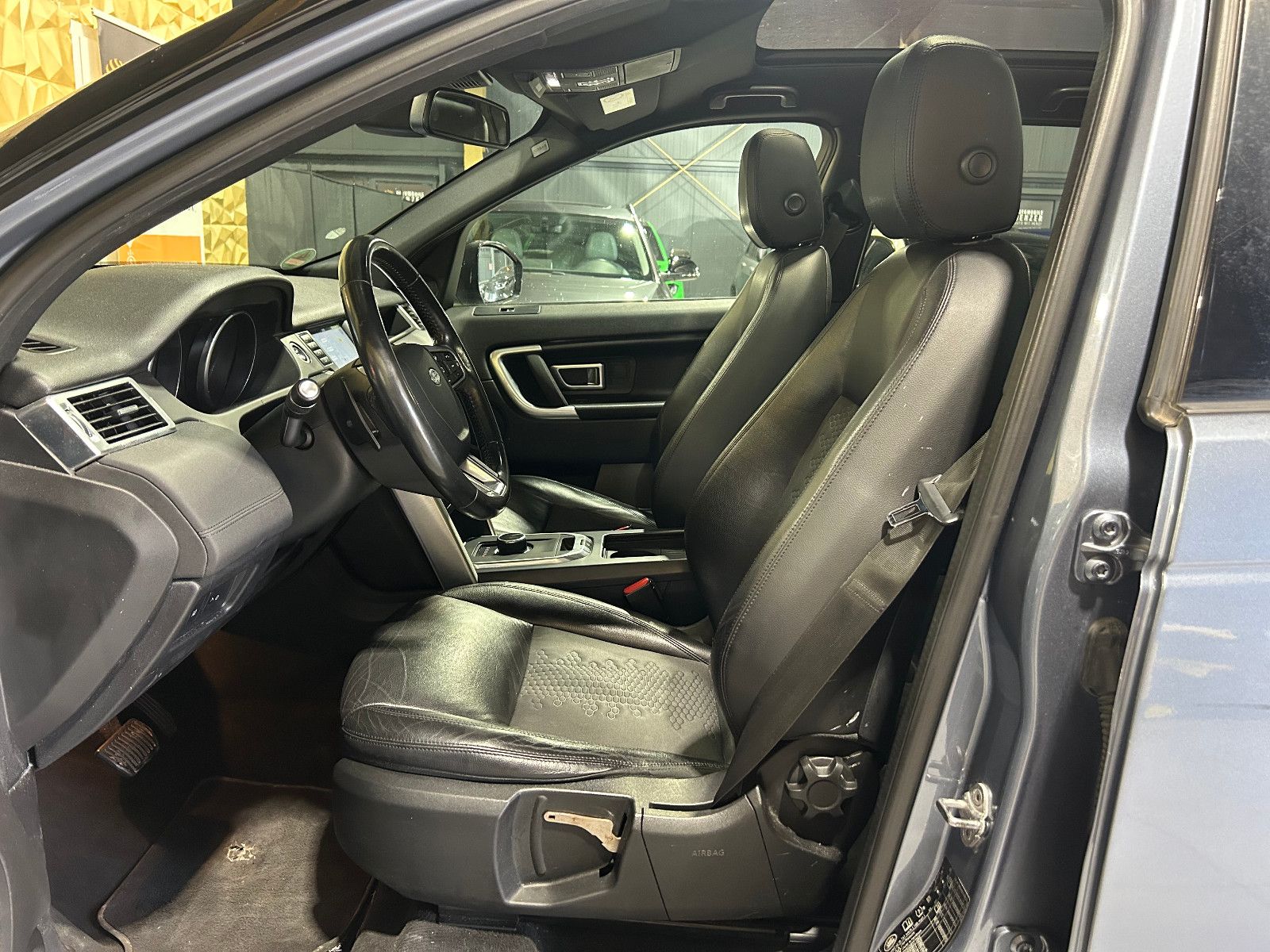 Fahrzeugabbildung Land Rover Discovery Sport SE AWD/PANO/ACC/NAVI/KAMERA/SHZ