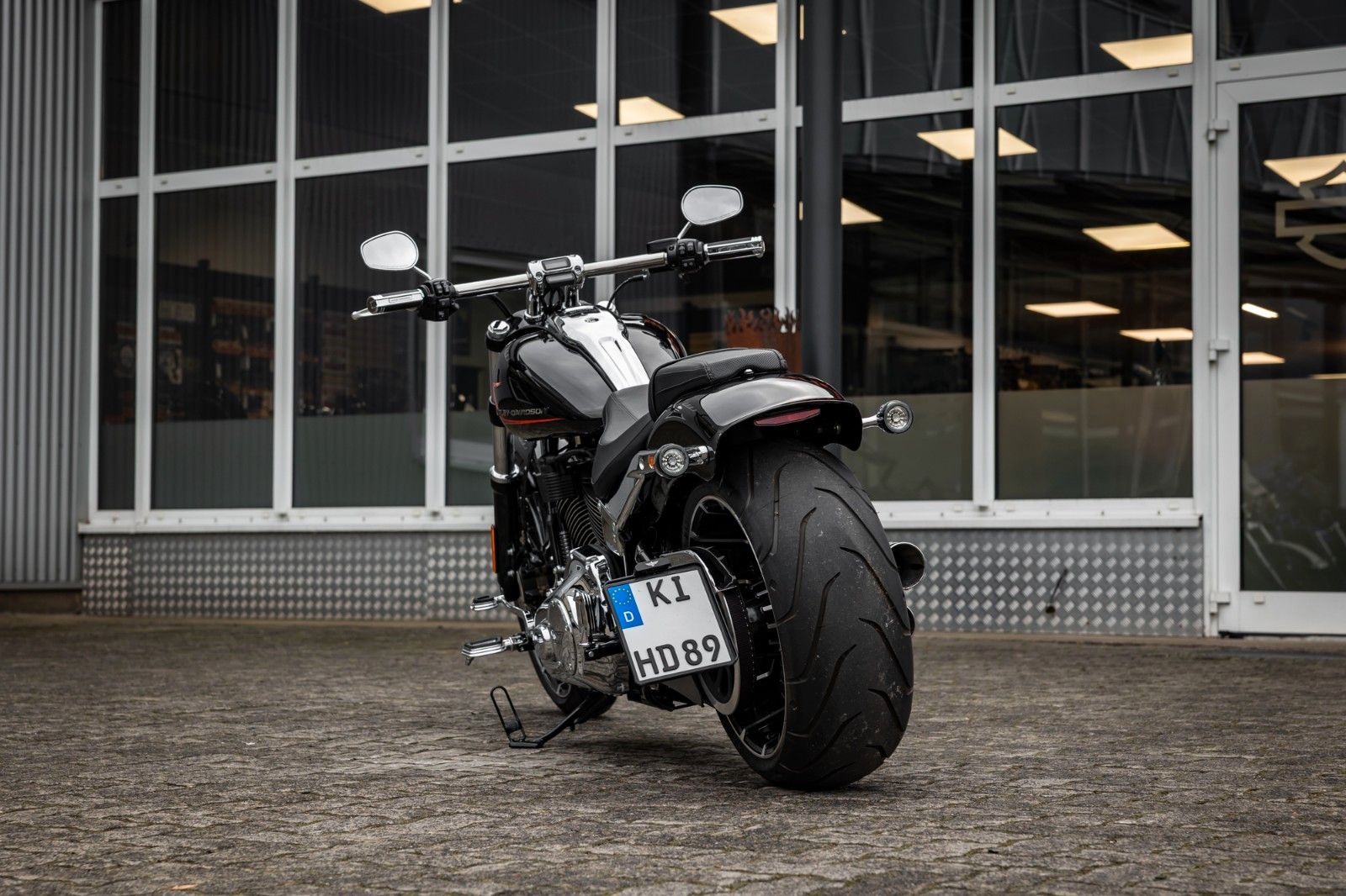 Fahrzeugabbildung Harley-Davidson FXBR Breakout 117 cui MY24 - JEKILL & HYDE