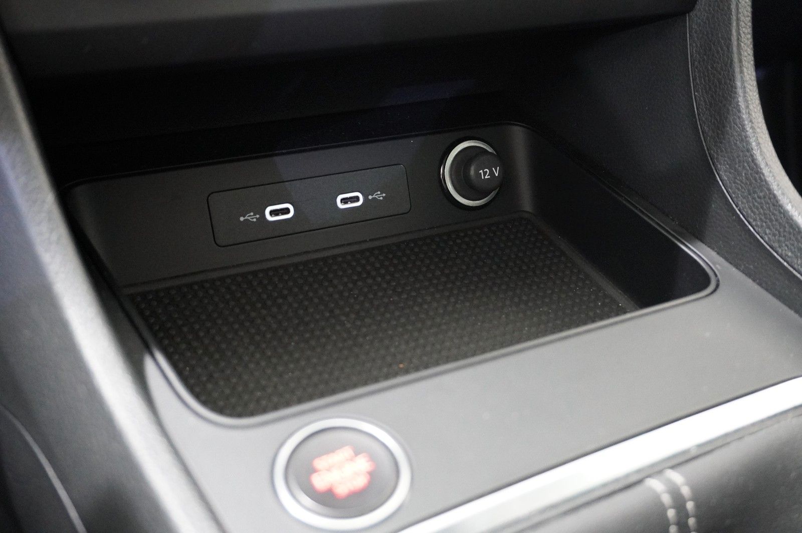Fahrzeugabbildung SEAT Ateca 2.0 TDI STYLE NAVI/LED/SHZ/TEMP./PDC/DAB+