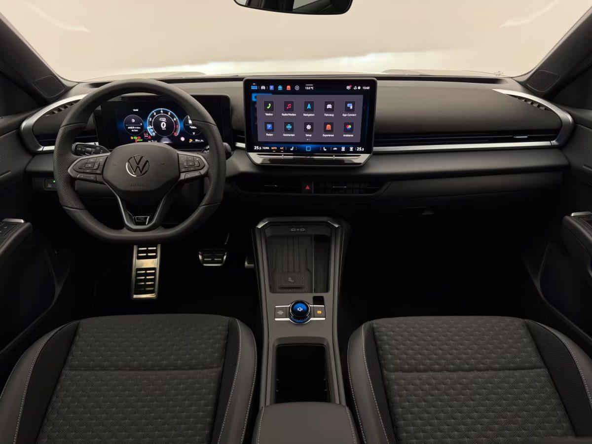Volkswagen T-Roc 1.5 eTSI DSG R-Line +BLACK-STYLE+CAM+AHK+
