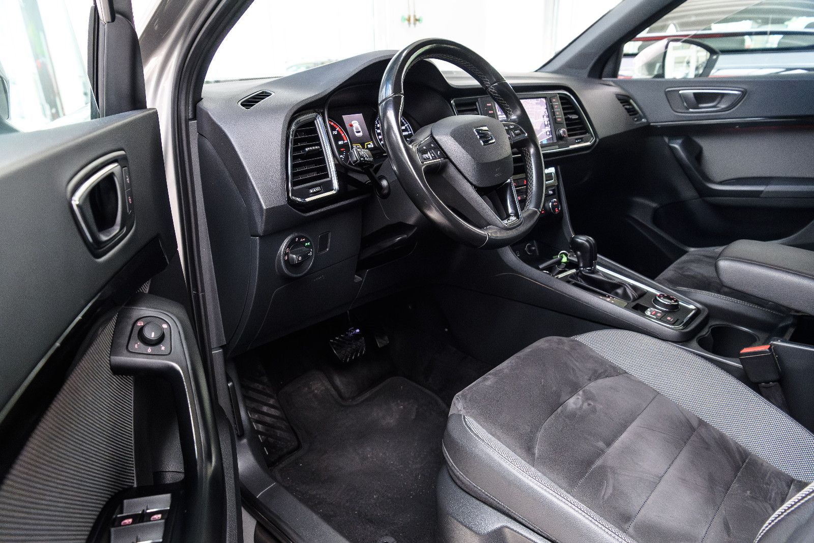 Fahrzeugabbildung SEAT Ateca Xcellence 4Drive +DSG+ Navi + AHK + Kamera