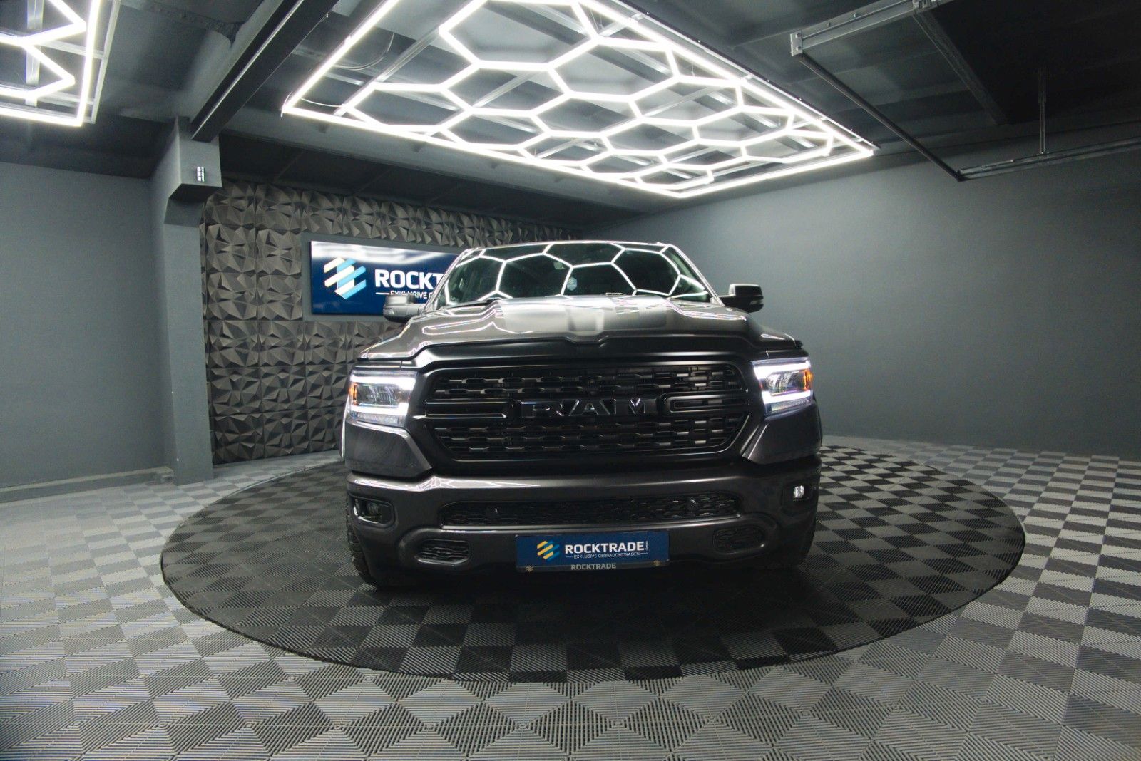 Fahrzeugabbildung Dodge RAM 5.7 V8 HEMI 4x4 OFFROAD Night-Paket *LED*