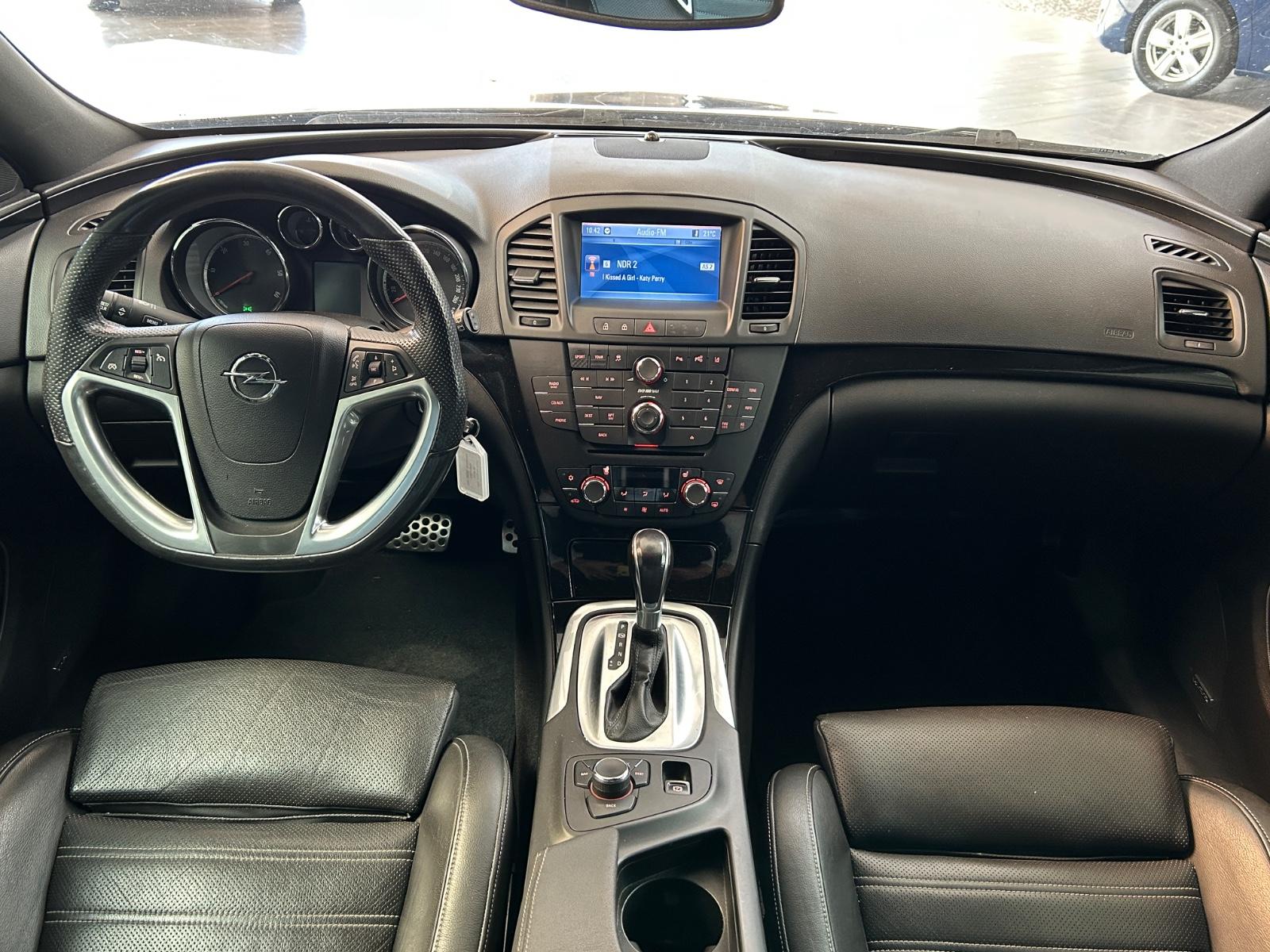 Opel Insignia 2011 — photo 12