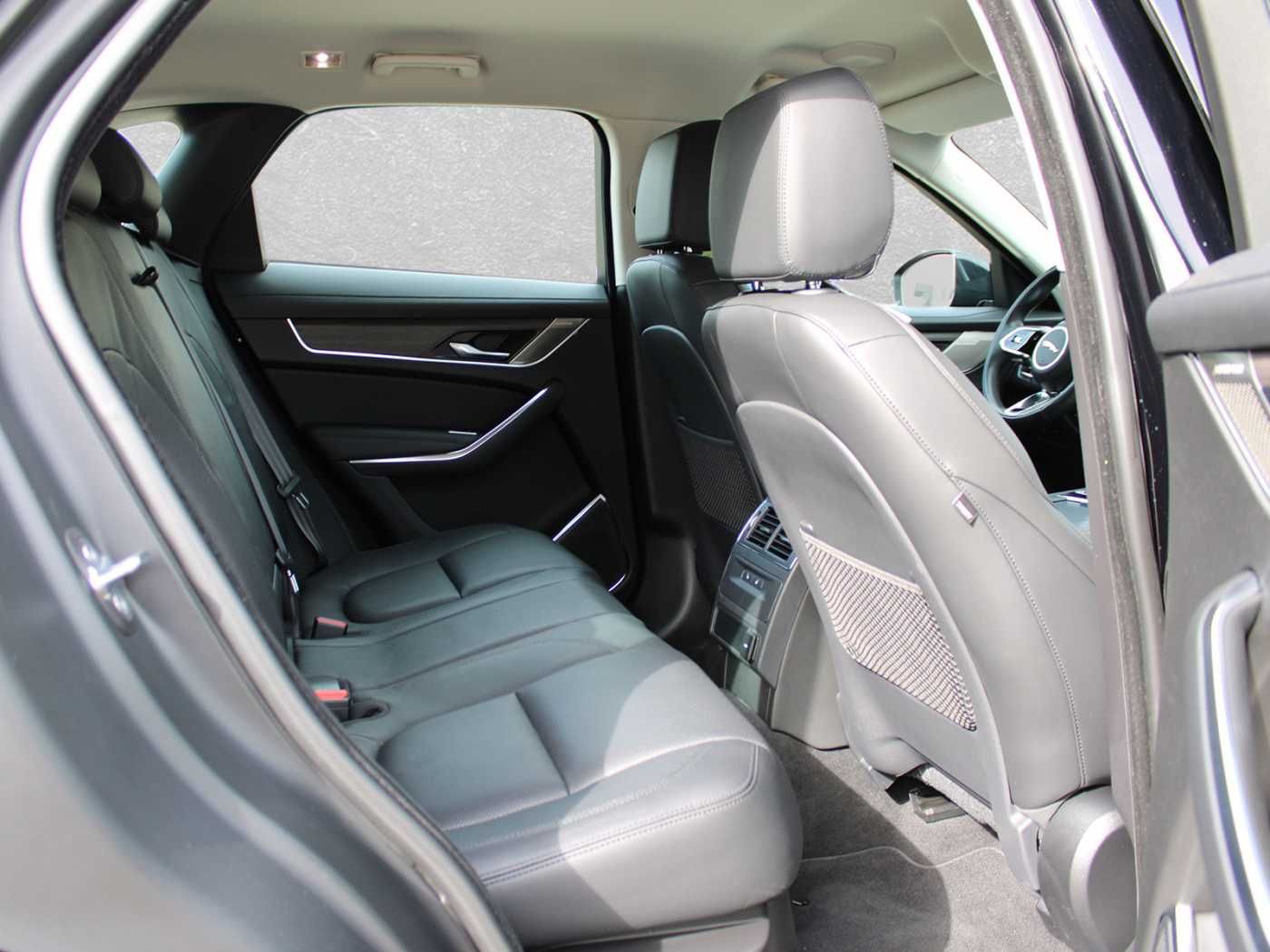 Fahrzeugabbildung Jaguar F-Pace P250 AWD S, PIXEL LED, BLACK PACK UVM