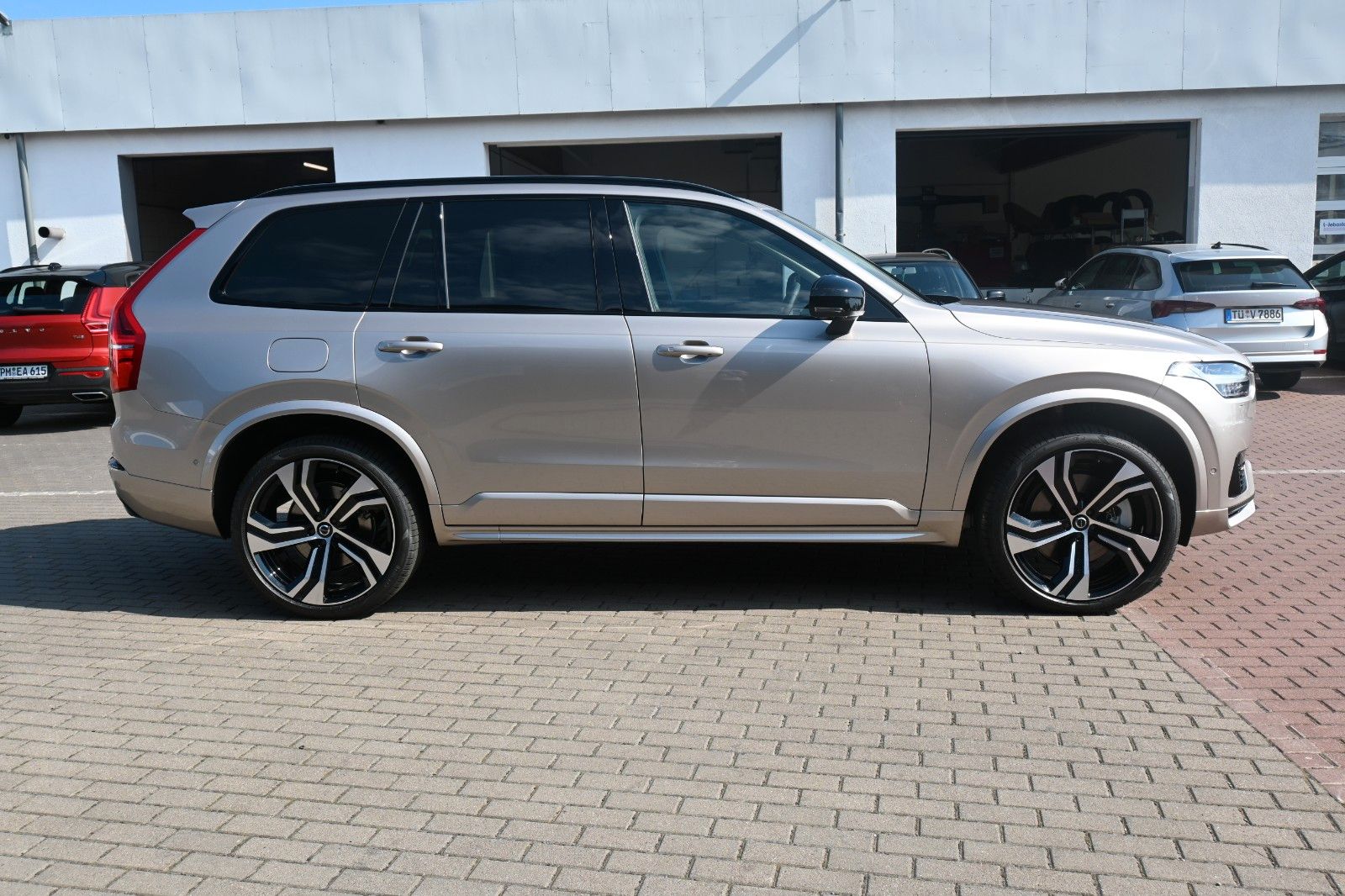 Fahrzeugabbildung Volvo XC90 Ultra Dark Recharge T8 B&W*LUFT*360*MASSAGE