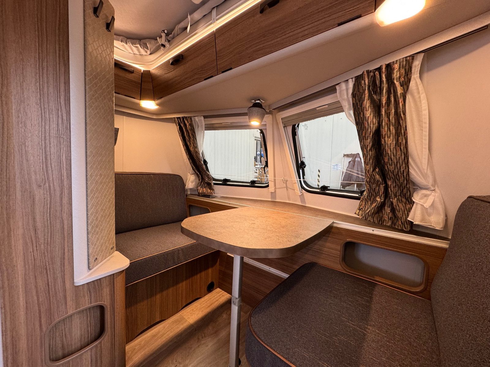 Fahrzeugabbildung HYMER / ERIBA / HYMERCAR Touring 542 - Legend- 5.834€ sparen !!!