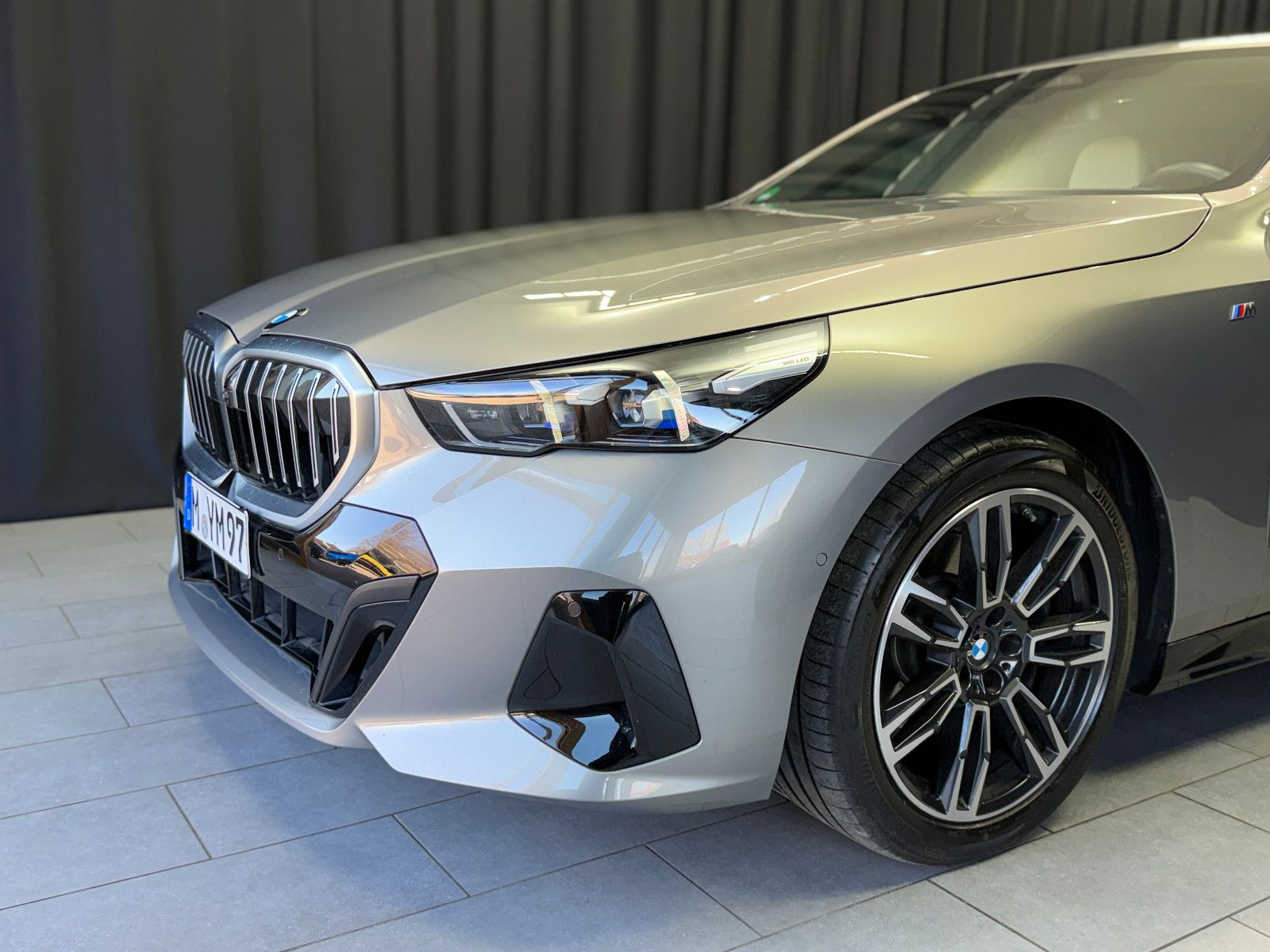 Fahrzeugabbildung BMW 520 d Limousine M Sport|H&K|HuD|Garantie