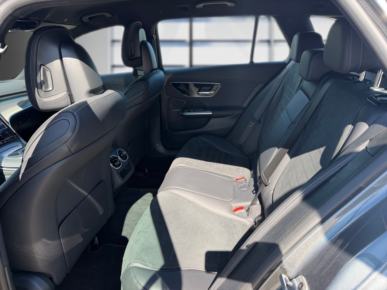 Fahrzeugabbildung Mercedes-Benz C 300 d T AMG+AHK+AMBIENTE+EASYPACK+KAMERA+