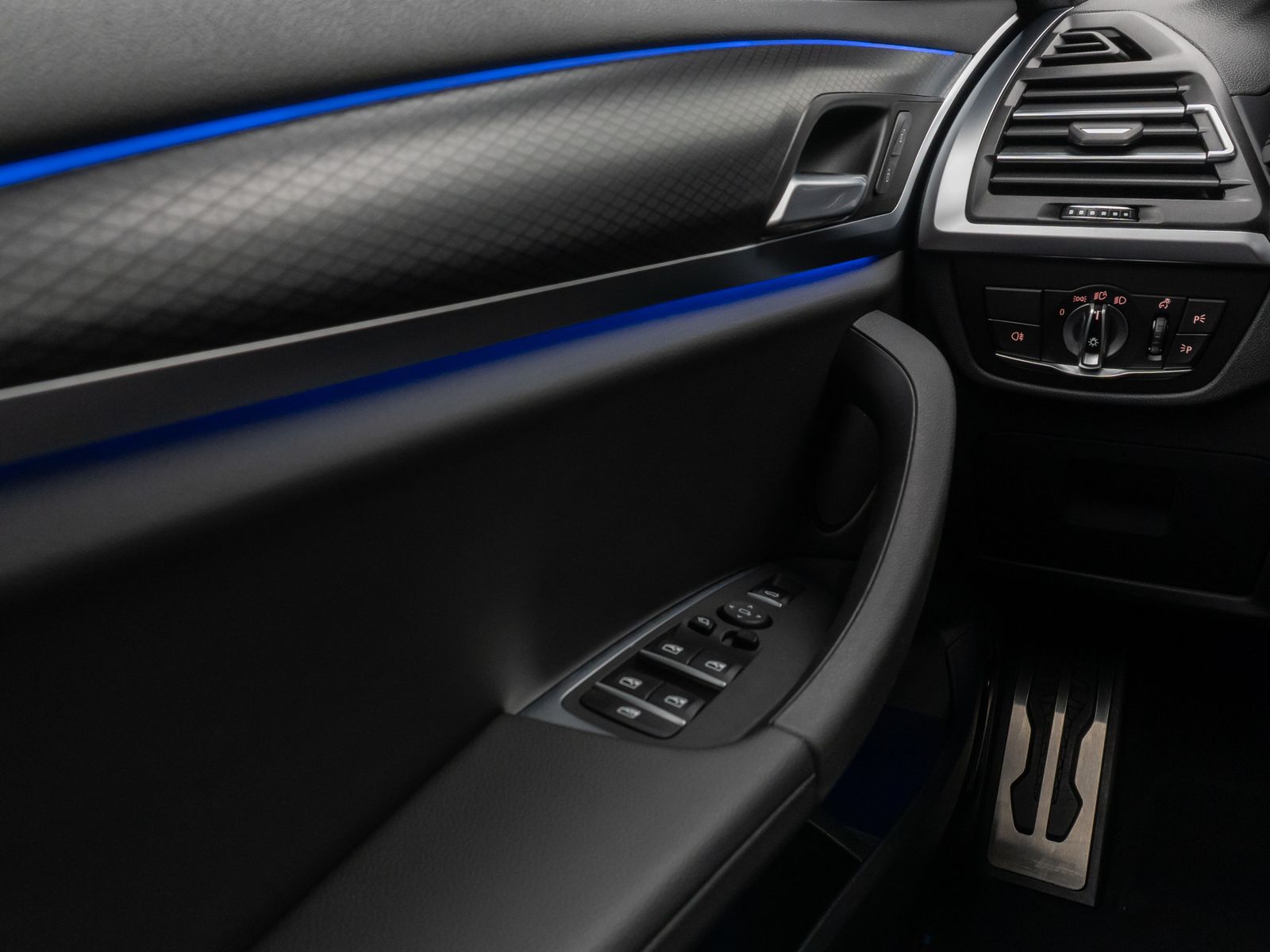 Fahrzeugabbildung BMW X3 xD20d M Sport Kamera Laser DAB HiFi AHK Komfo