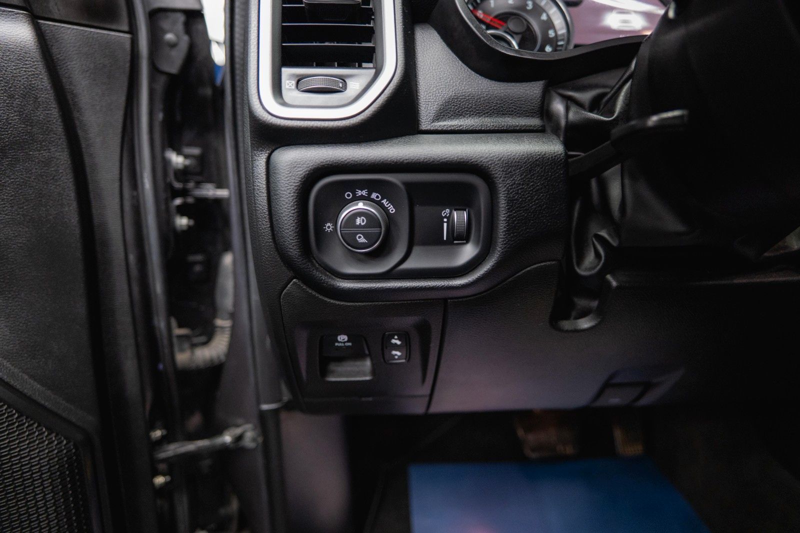 Fahrzeugabbildung Dodge RAM 5.7 V8 HEMI 4x4 Limited Longbed Airmatic 19%