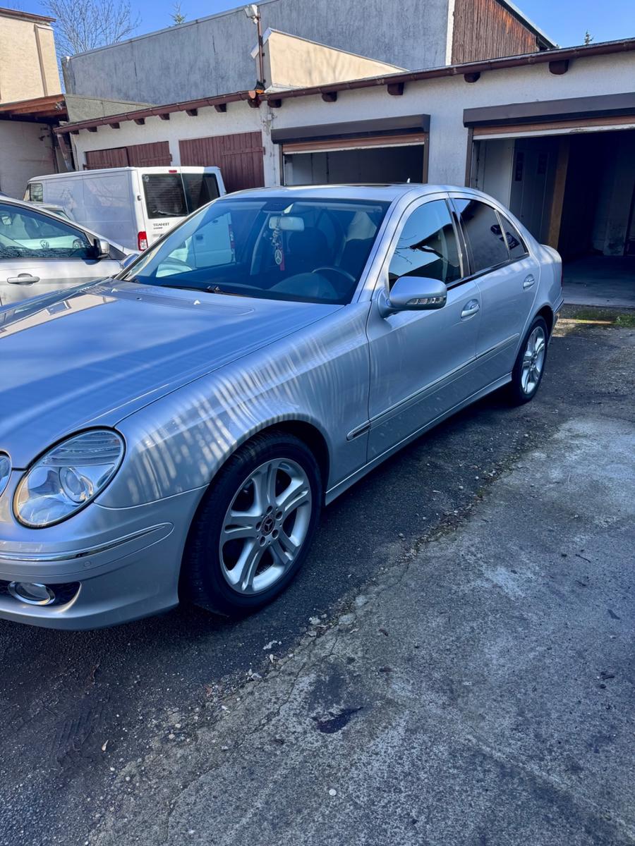 Mercedes-Benz E 220 CDI ELEGANCE 
