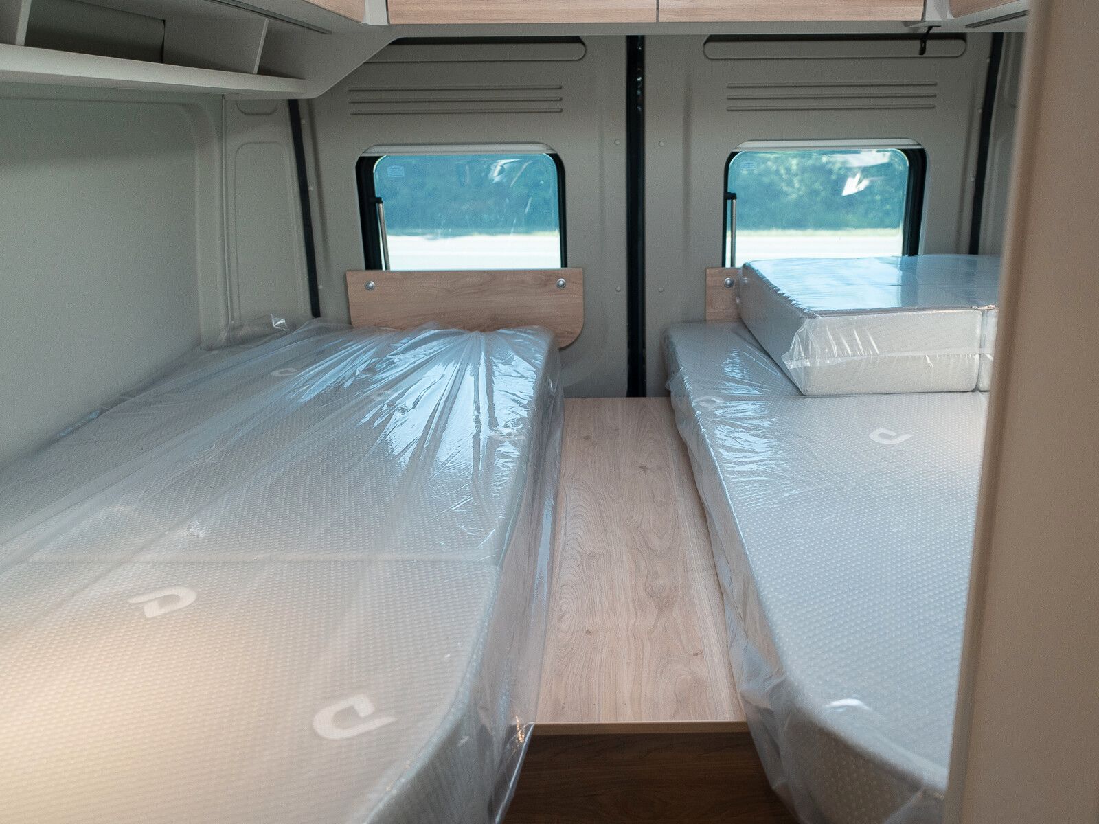 Fahrzeugabbildung Dethleffs Globetrail 640 ES Fiat Rahmenfenster/Heckauszug