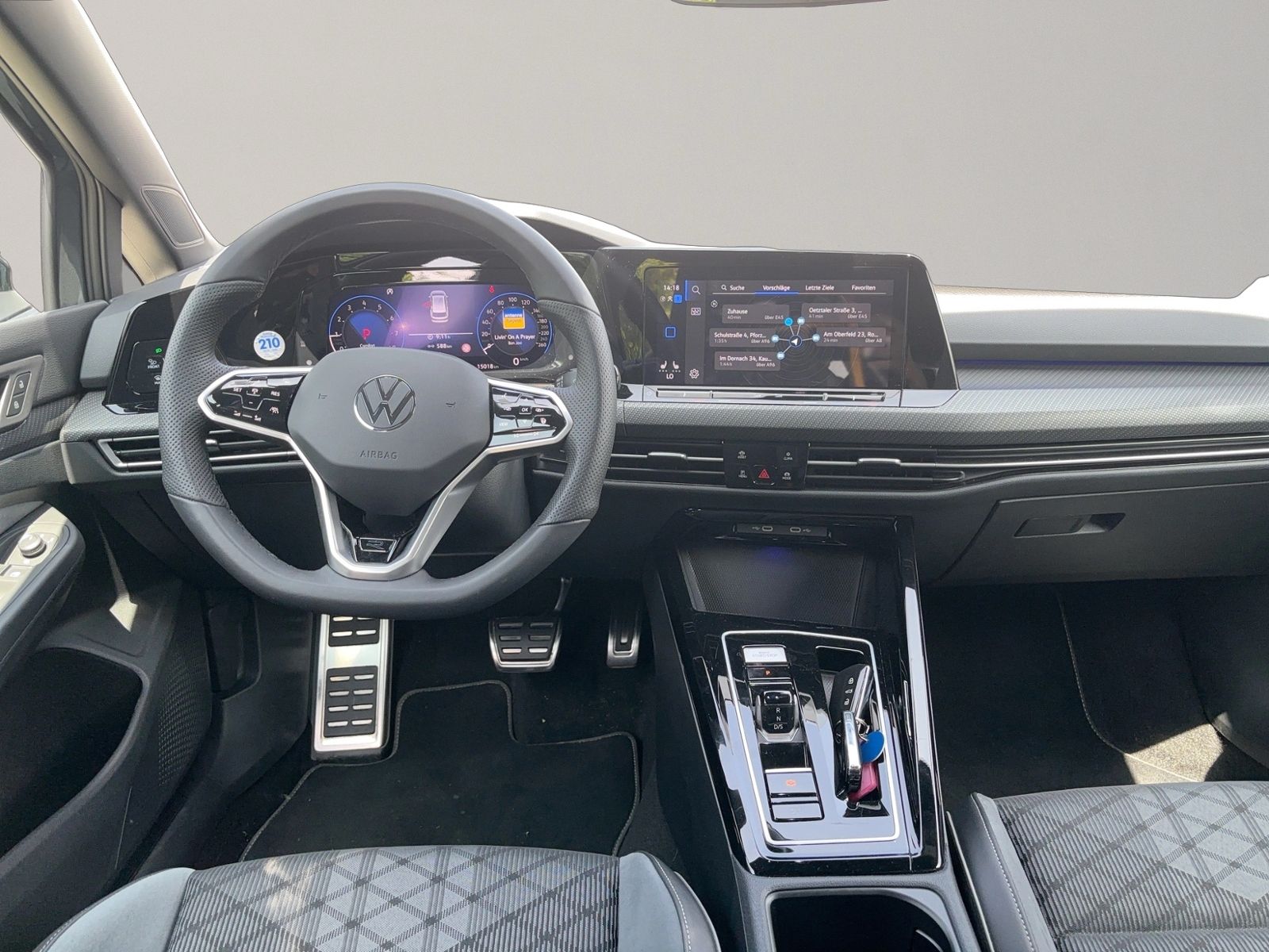 Golf Variant 1.5 eTSI R-Line, BlackStyle, Navi,