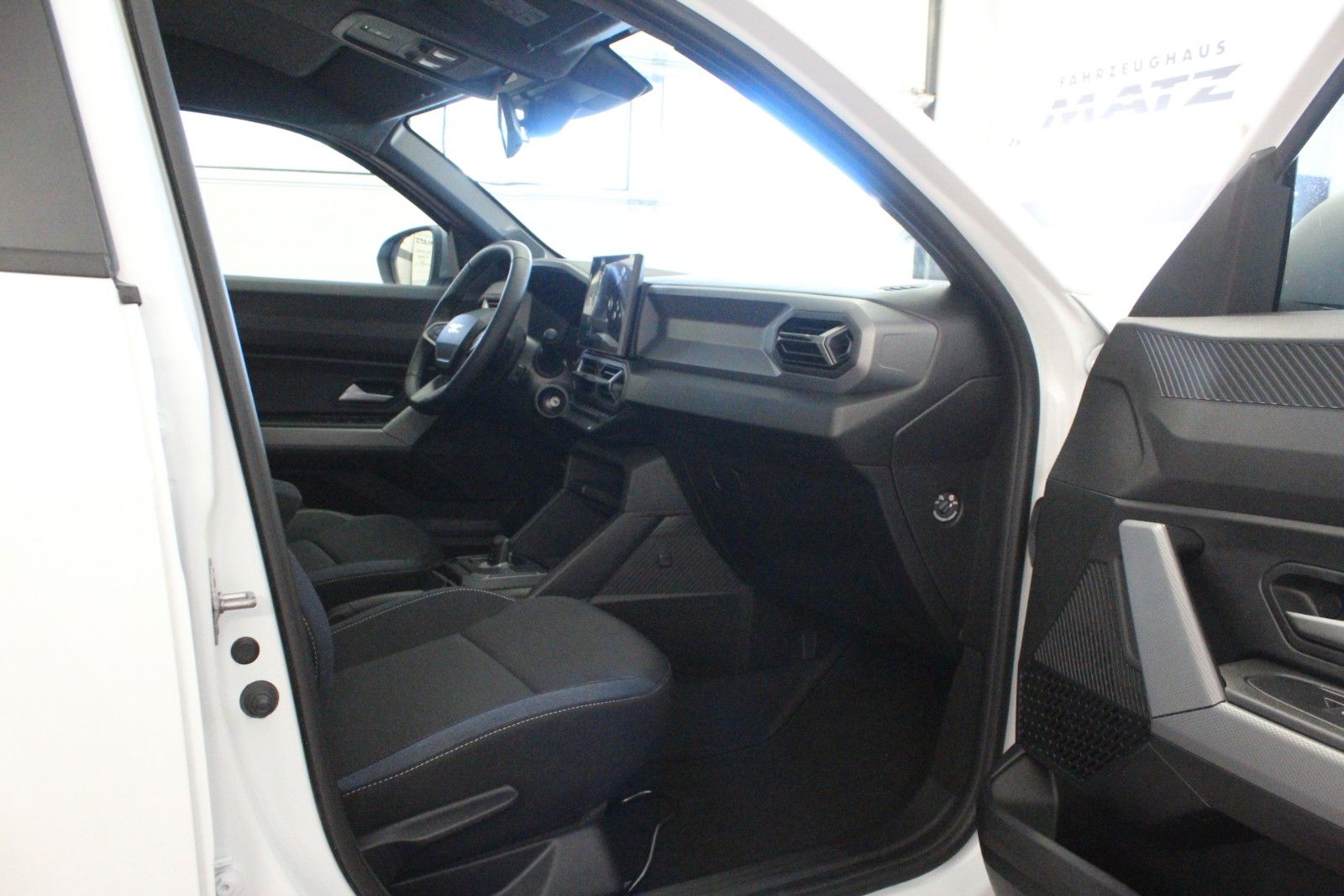 Fahrzeugabbildung Dacia Duster Hybrid 155 Expression *Winterpaket* MY26