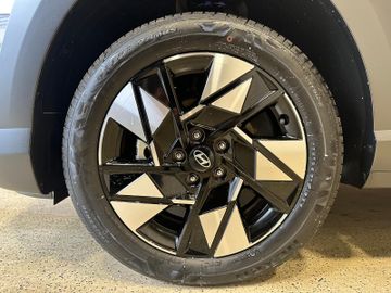 Hyundai KONA - 7