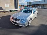 Mercedes-Benz CLK 240 AVANTGARDE Avantgarde - silberne Mercedes-Benz CLK 240