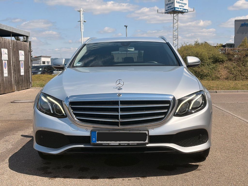 Image of Mercedes-Benz E 200