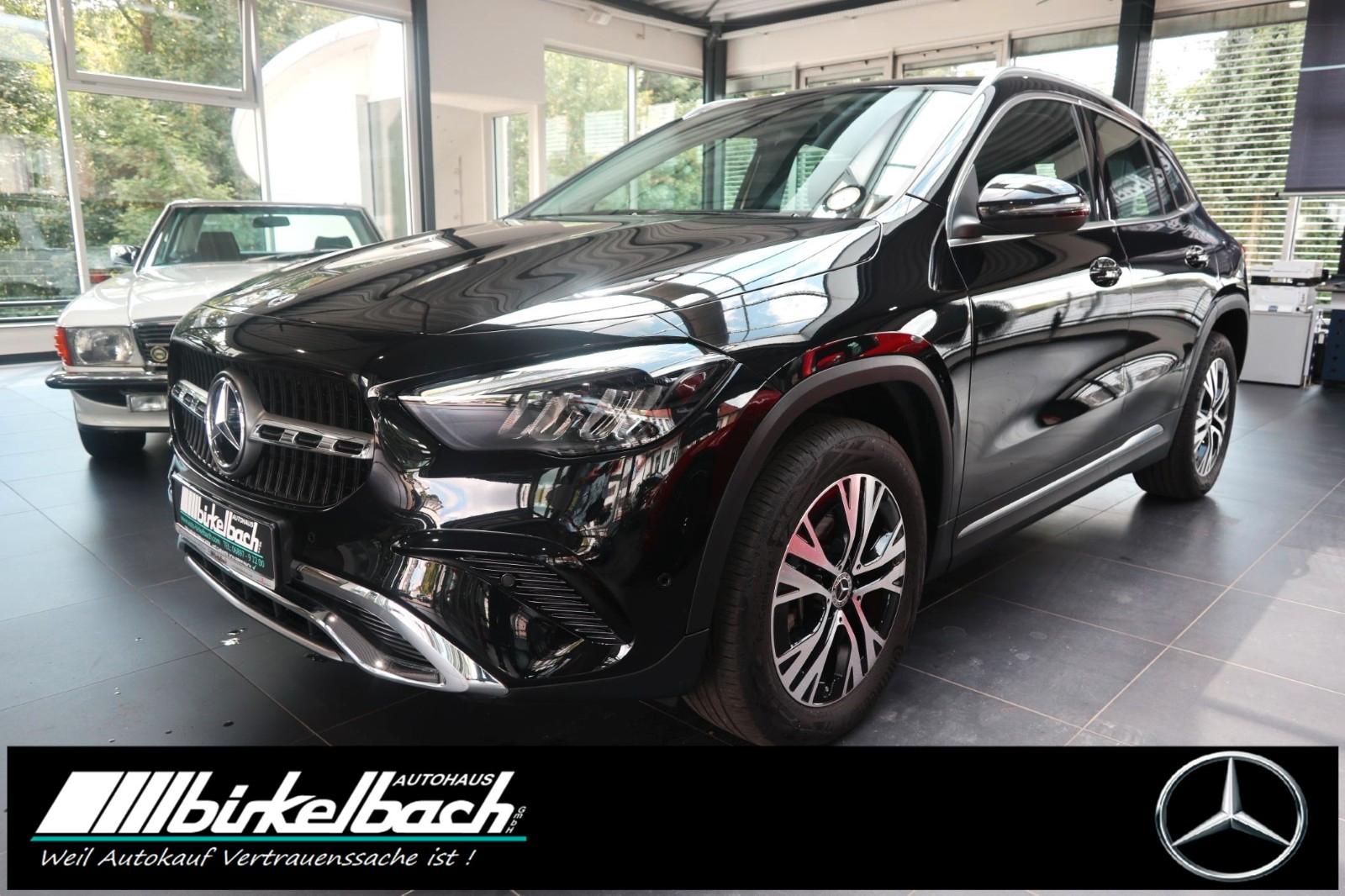 Mercedes-Benz GLA 200 Advanced 7G LED RFK  LHZ Apple