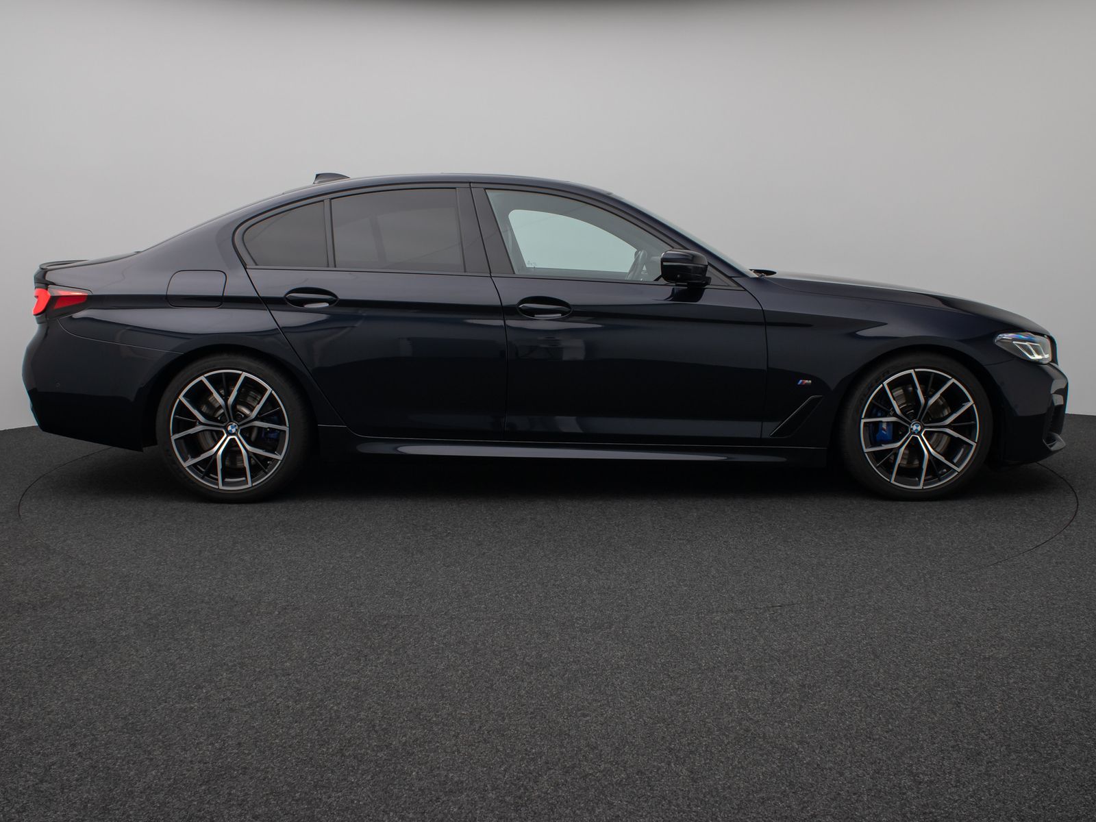 Fahrzeugabbildung BMW M550i xD Glasdach Laser 360°HUD DAB H/K SoftCl
