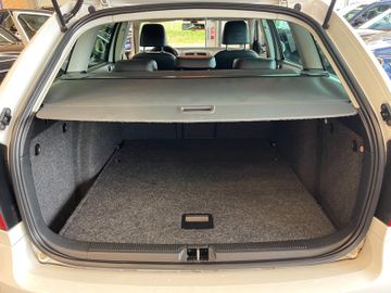 Skoda Octavia Combi Elegance DSG *NAVI*XENON*PDC*