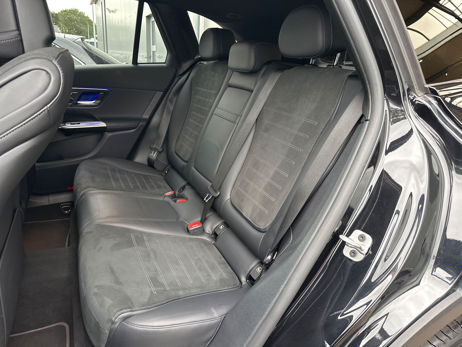 Fahrzeugabbildung Mercedes-Benz GLC 220 d 4M AMG-Line Night-Paket NAV+LED+AHK