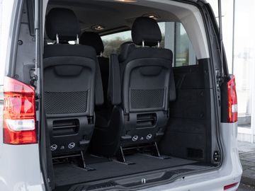 Mercedes V 220 - 9