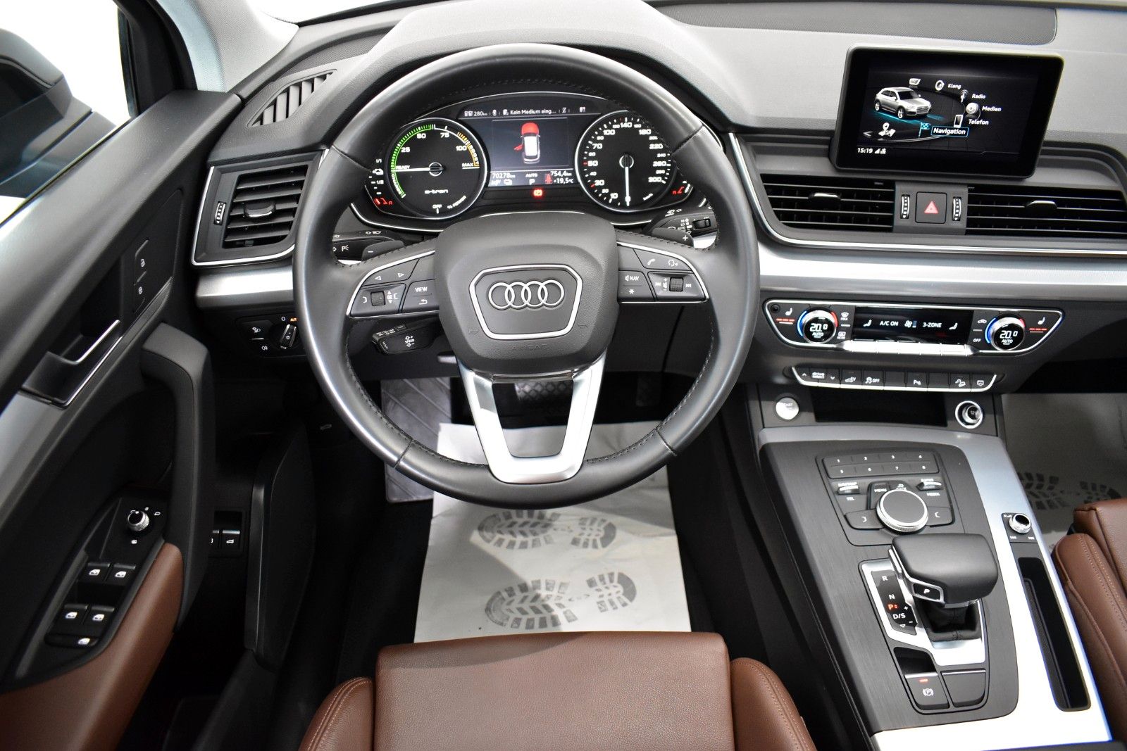 Fahrzeugabbildung Audi Q5 50 TFSI e quattro sport,S Line,Navi,LED,+WR