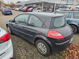 Renault Megane II Lim. 3-trg. Avantage - Renault Megane Avantage mit Benzin-Antrieb