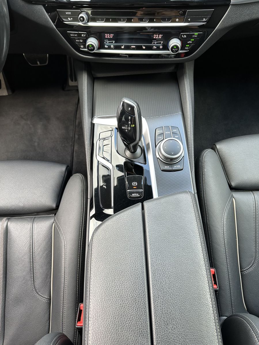 Fahrzeugabbildung BMW 540i Touring xDrive M-Sport NAV+LED+HEAD-UP+KAM