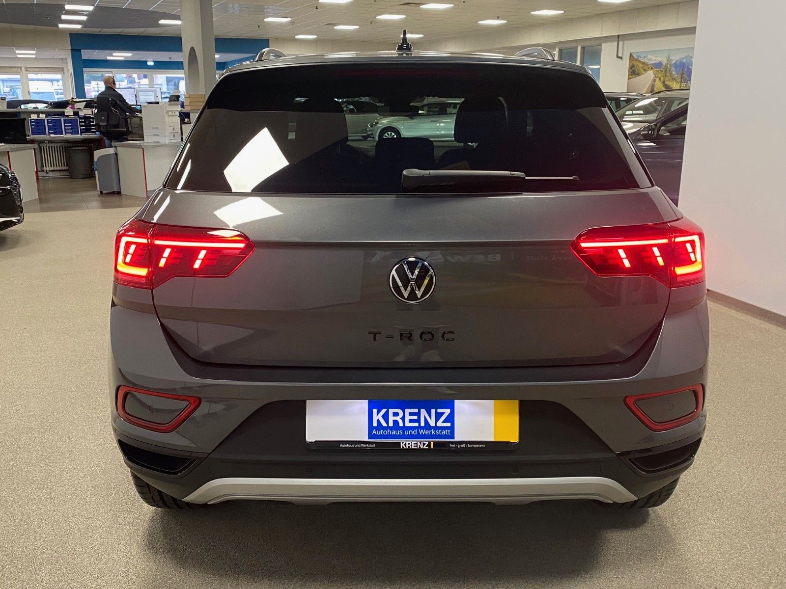 Fahrzeugabbildung Volkswagen T-Roc 1.5 TSI DSG+STYLE+PANORAMA+AHK+GARANTIE+BC