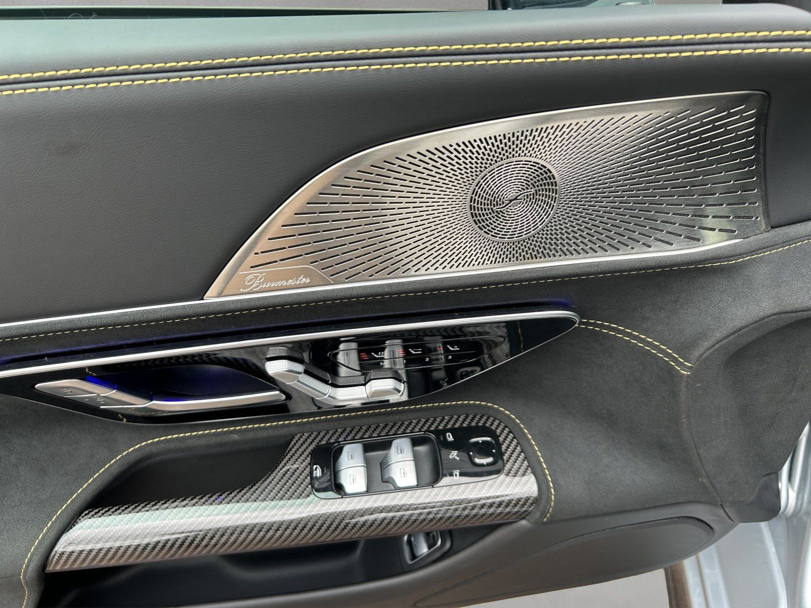 Fahrzeugabbildung Mercedes-Benz SL 43 AMG Prem+ DYNAMIC+ Perf.Sitze Carbon Night