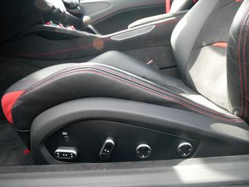 صورة مصغرة 29 لـ 2019 Ferrari GTC4LUSSO