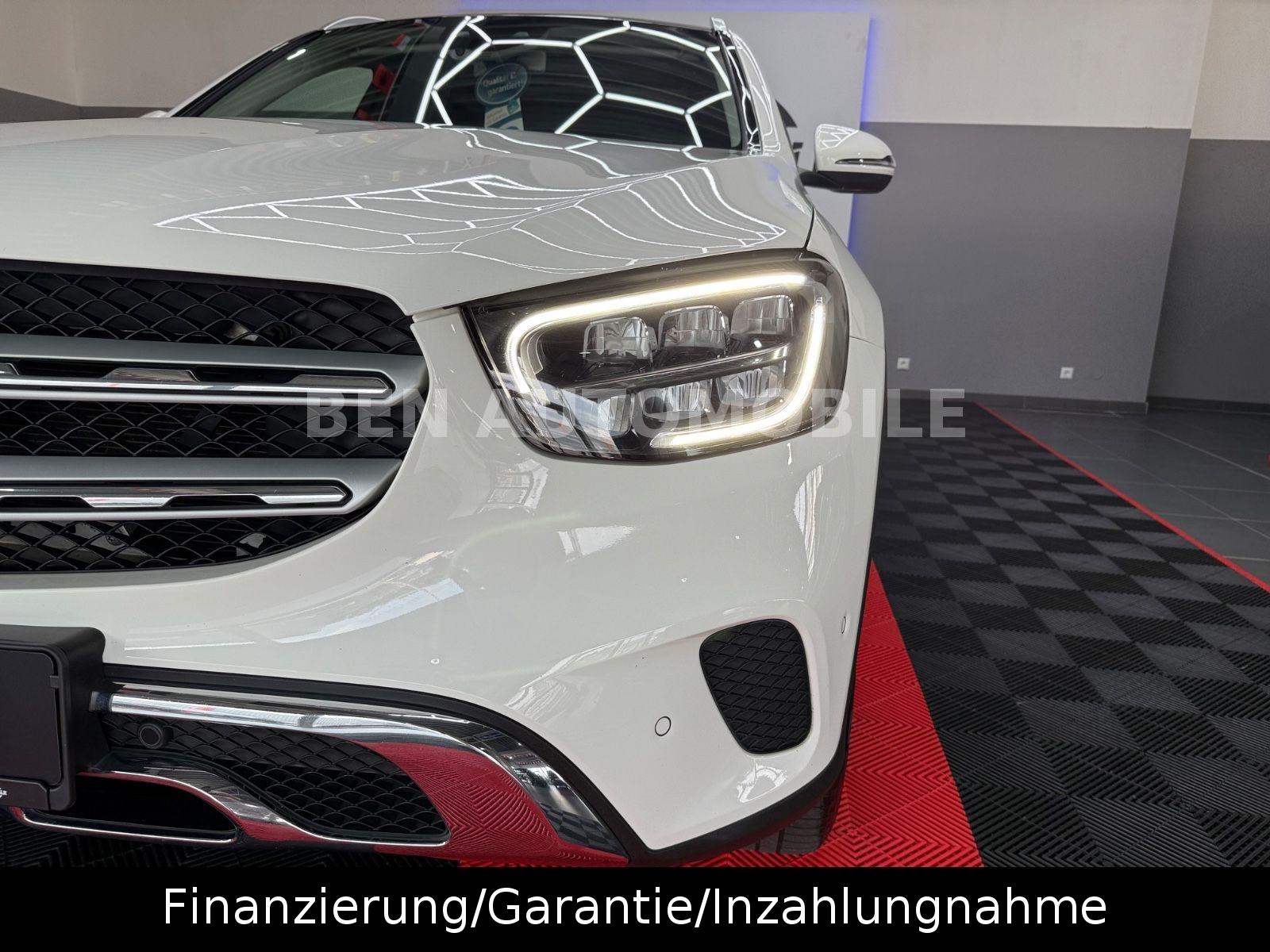 Mercedes-Benz GLC 300d 4Matic PANO+LED+RFK+AHK