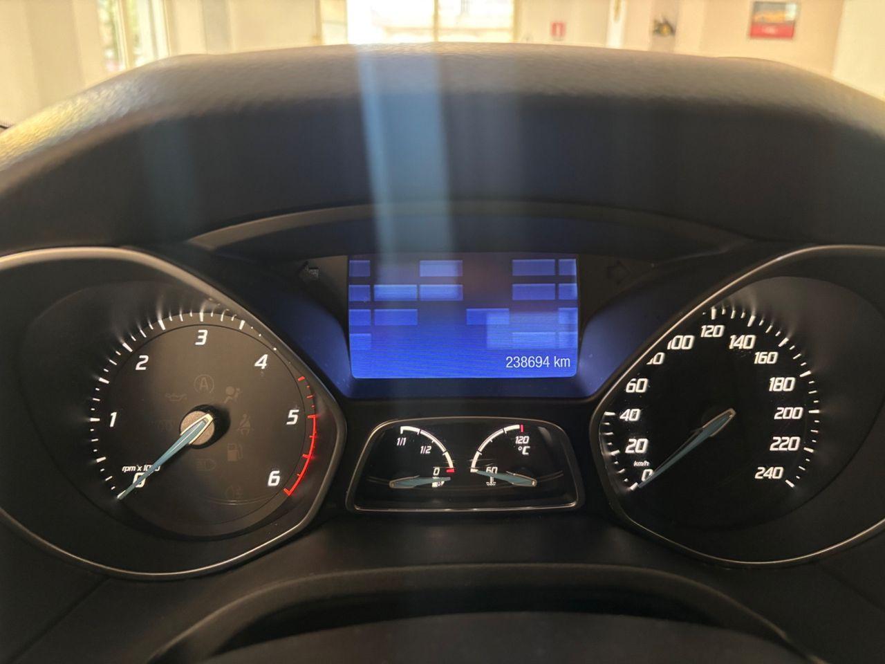 Ford Focus 2012 — photo 13