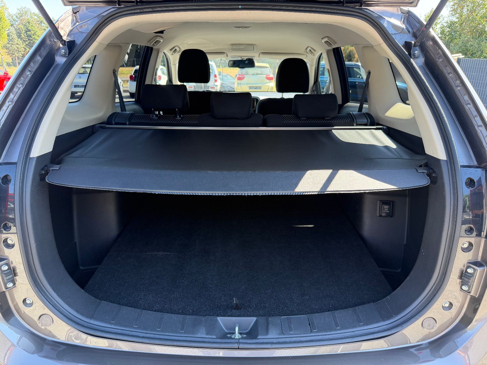 MITSUBISHI Outlander 2.0Edition 100 2WD KAMERA/TEMPO/1.HAND – Foto 16