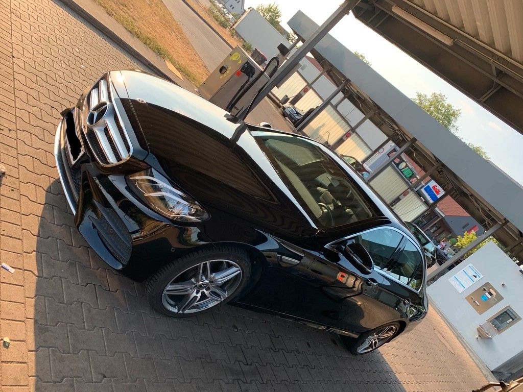Image of Mercedes-Benz E 220