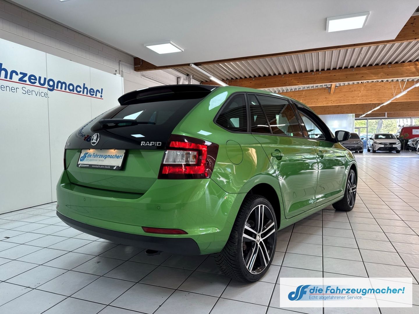Fahrzeugabbildung SKODA Rapid Spaceback StylePlus 1.2 TSI Panorama Xenon