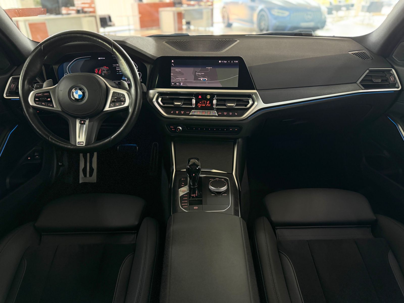 Fahrzeugabbildung BMW 330e M Sport Laser HUD DAB Kamera Panorama HiFi