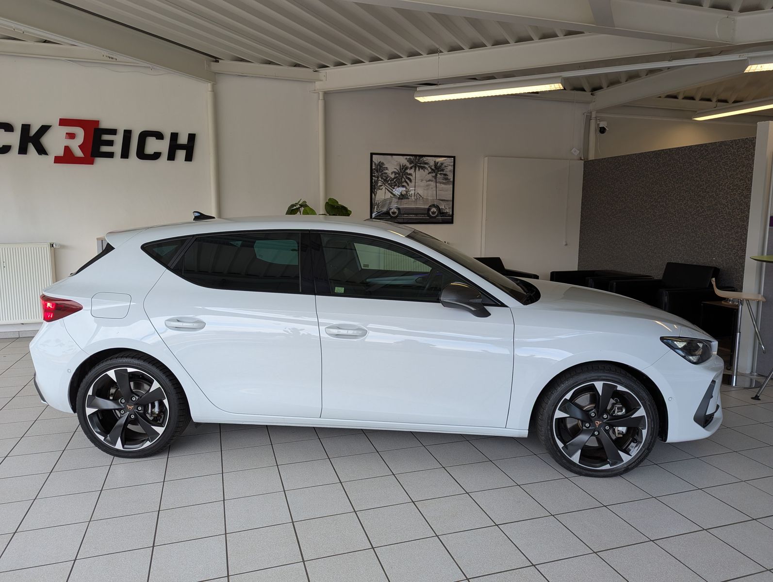 Fahrzeugabbildung CUPRA Leon 1.5 eHybrid Matrix Edge-Intelligent SoH100%