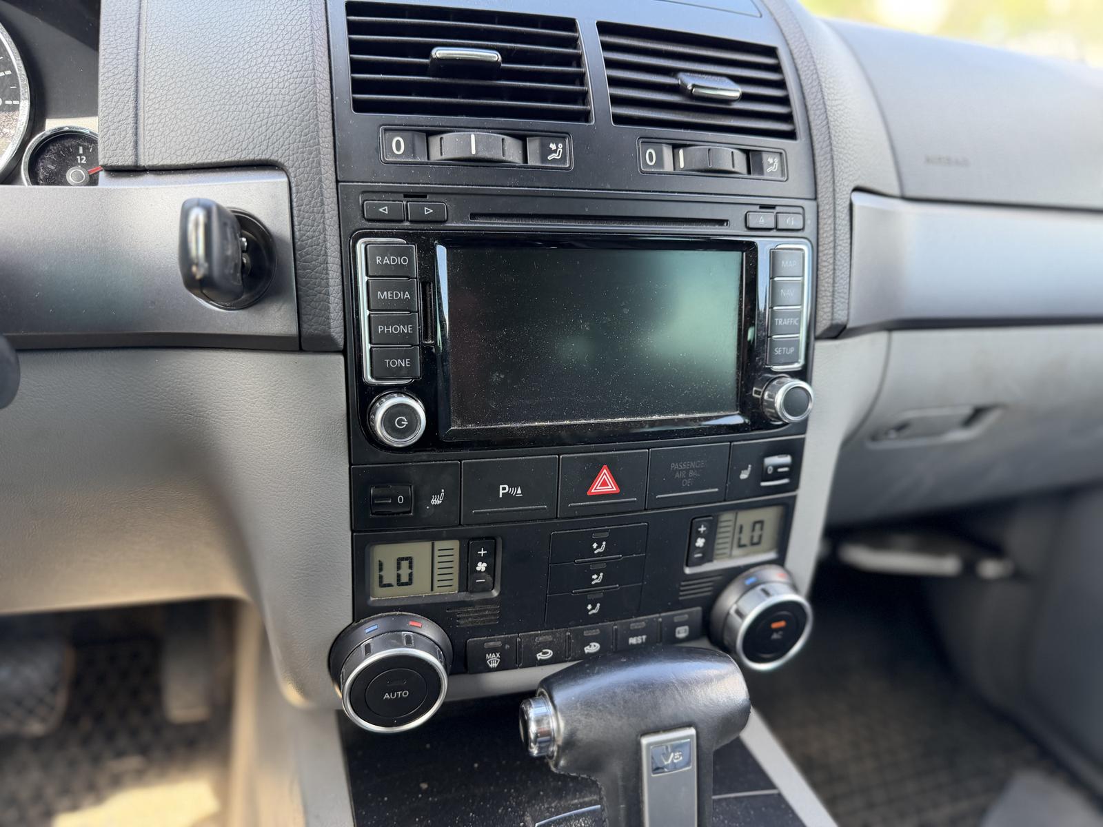 Volkswagen Touareg 2007 — photo 10