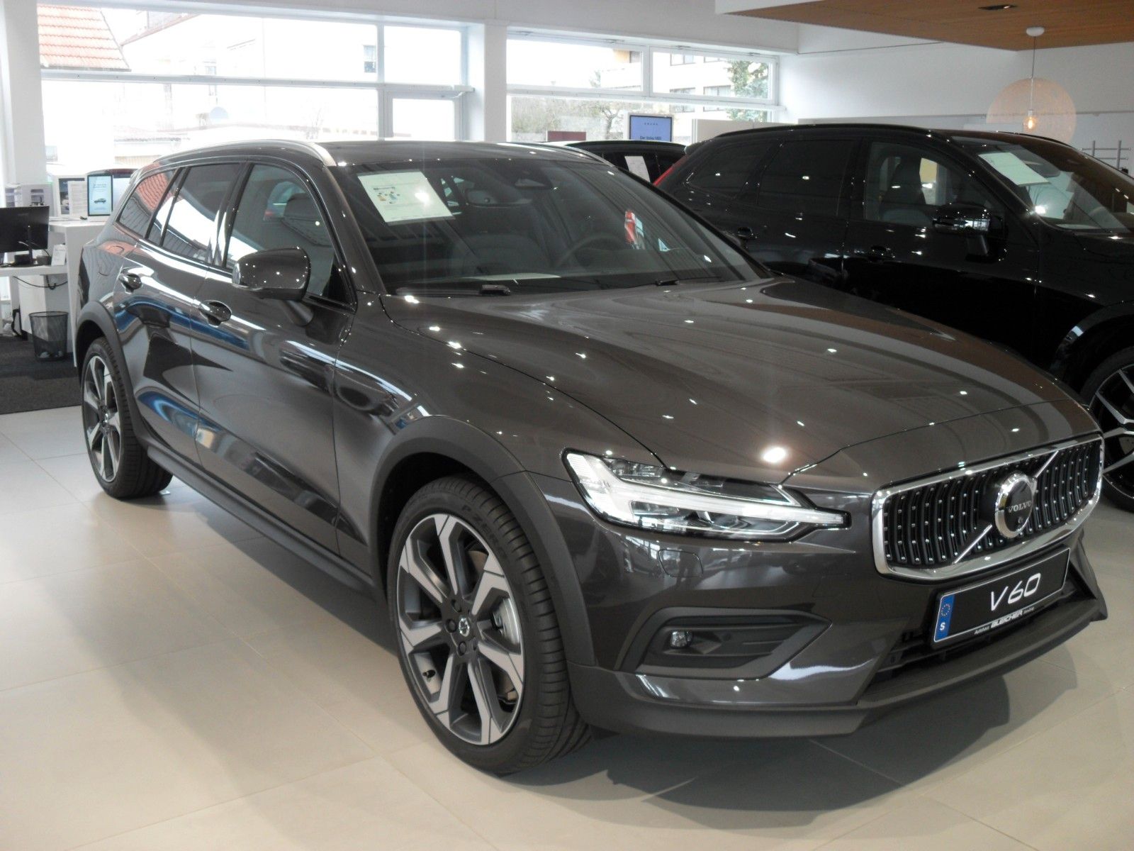 Fahrzeugabbildung Volvo V60 B5 Cross Country Plus AWD ++ Tageszulas.++