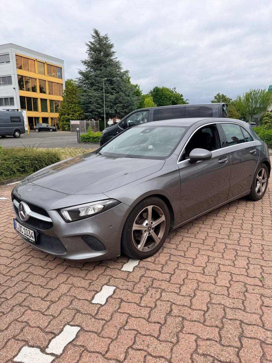 MERCEDES-BENZ A 180 d DCT -