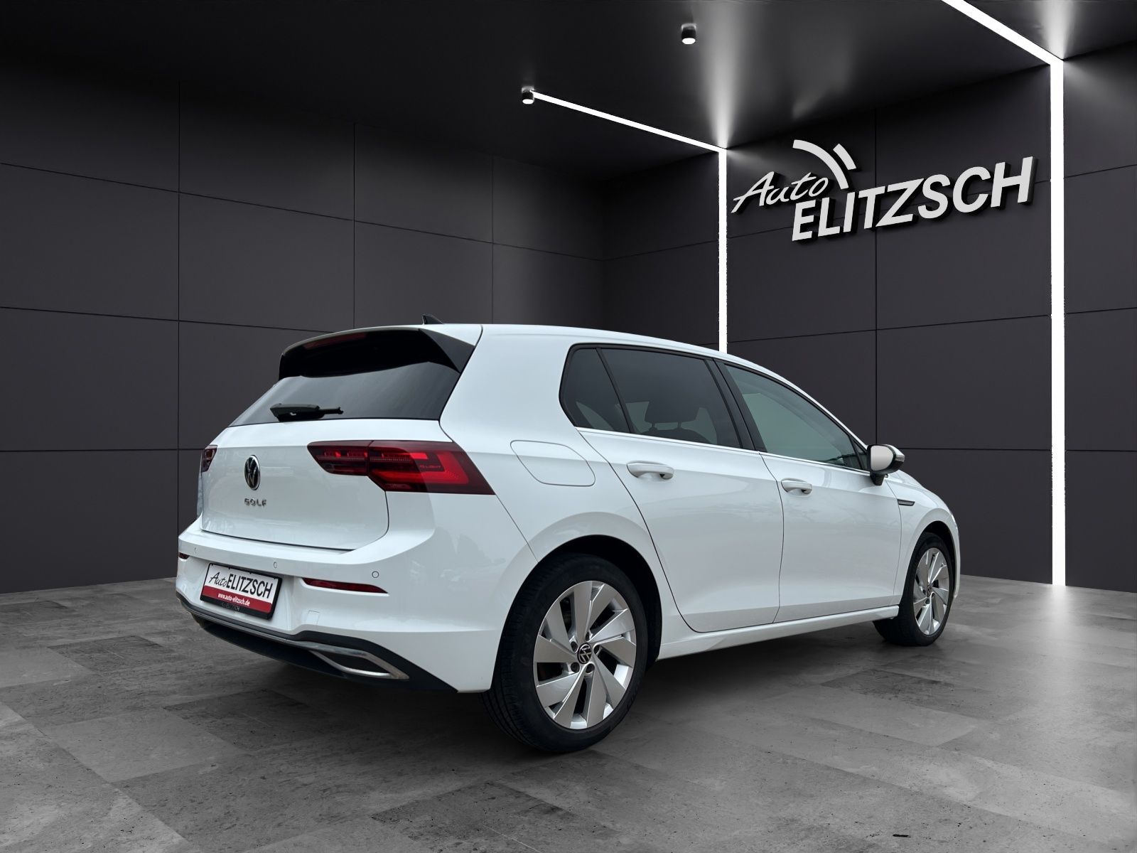 Fahrzeugabbildung Volkswagen Golf VIII TSI Style Matrix Navi ACC STHZ PDC SHZ