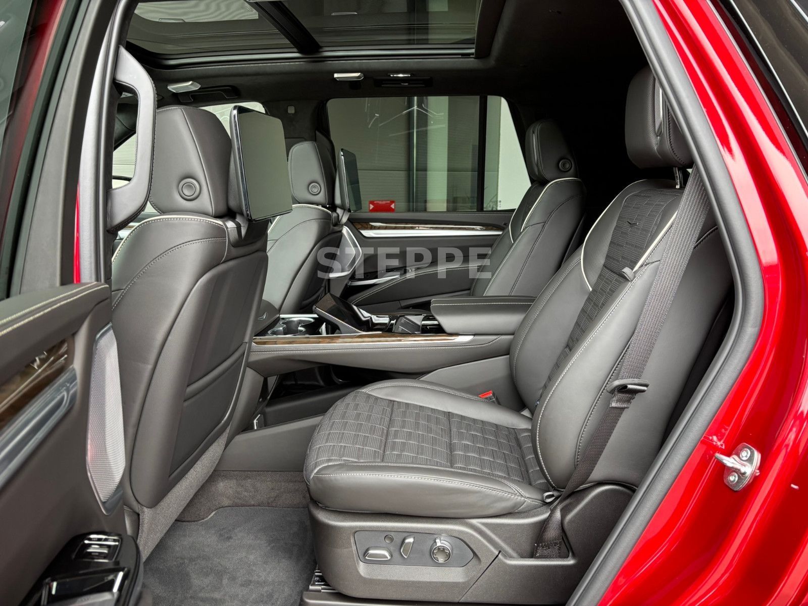 Cadillac Escalade MY26 6.2 V8 SportPlatinum Executive 24"