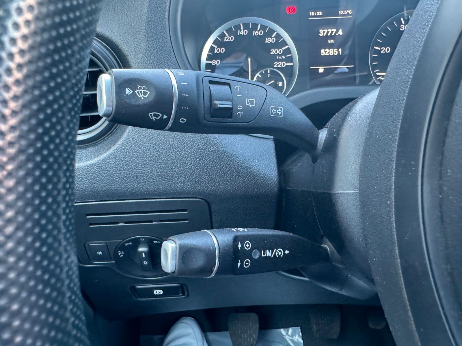 Fahrzeugabbildung Mercedes-Benz Vito 111 CDI Tourer Begleitfahrzeug BF3+ / WVZ