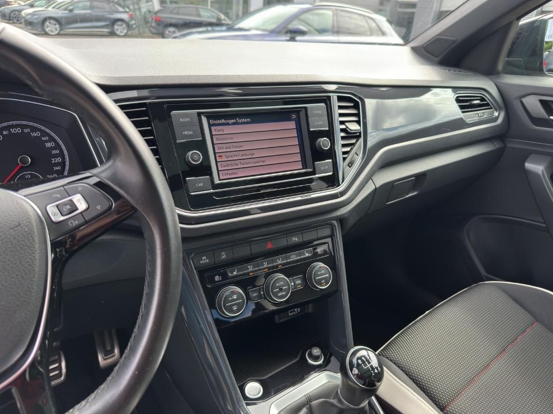 Fahrzeugabbildung Volkswagen T-ROC Sport 1.5l,110 KW,Sport, Deep Black Perlef